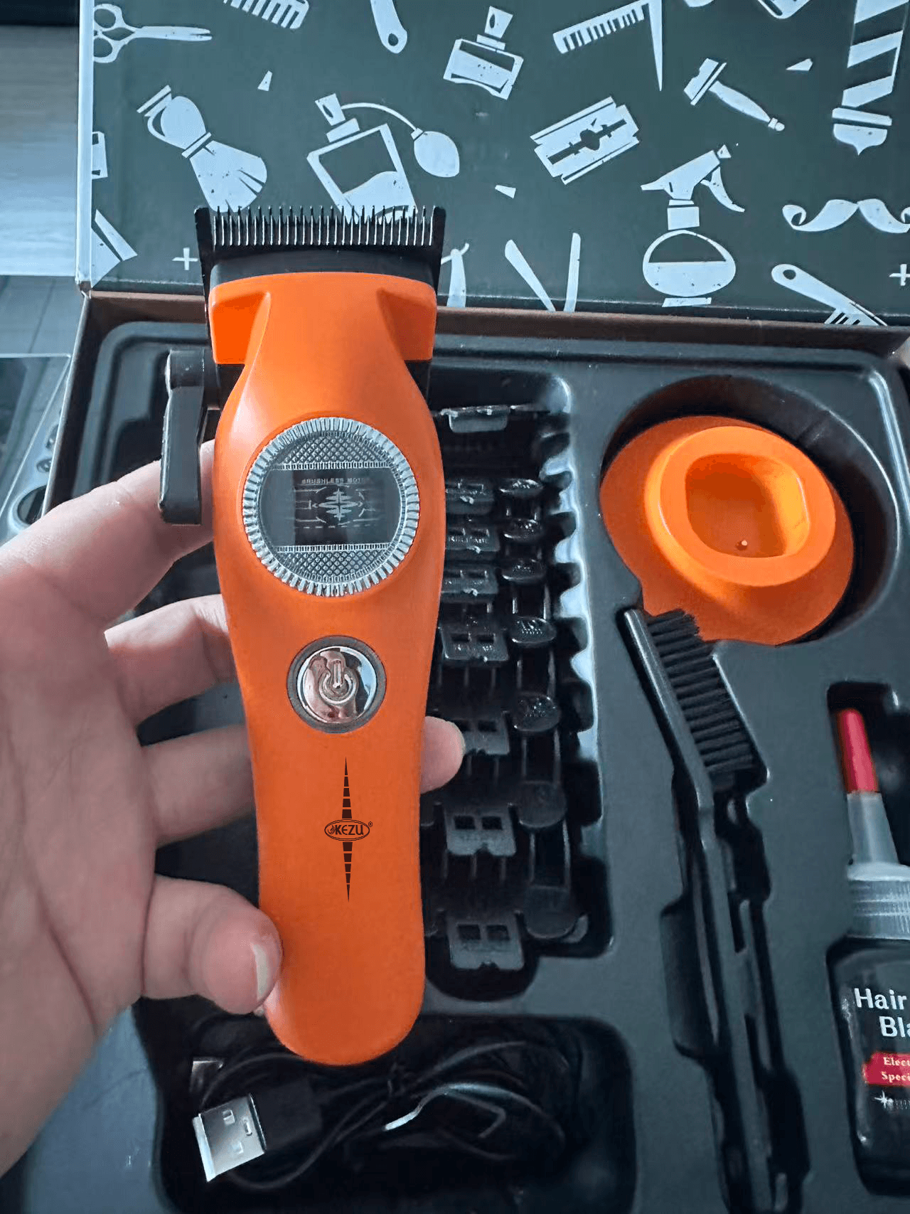 KEZU K-S818 professional hair clipper in hand.