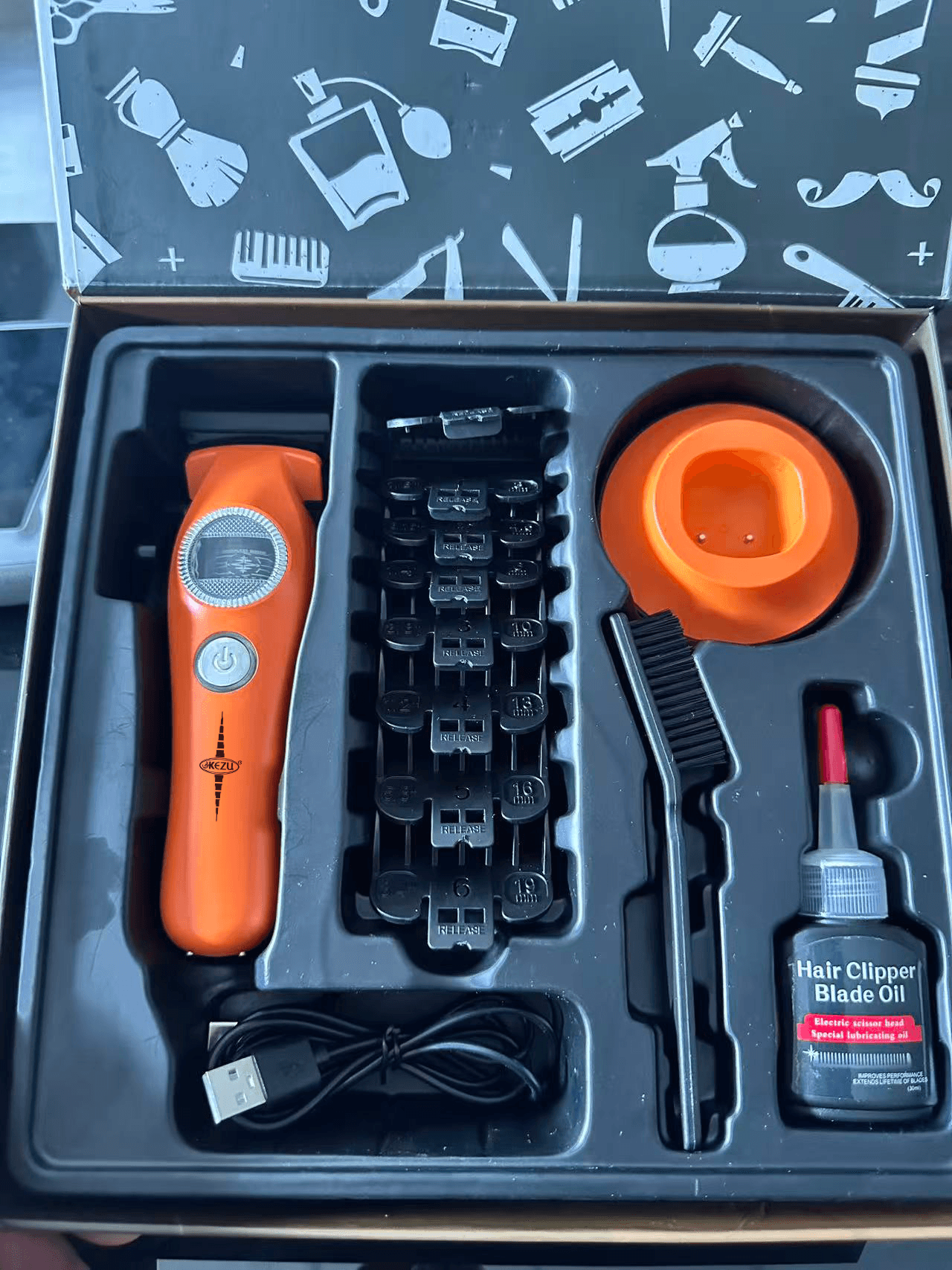 KEZU K-A85 professional barber set with accessories.